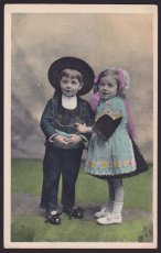画像1: フランスアンティークポストカード*民族衣装の男の子女の子 (1)