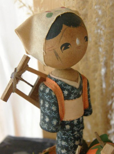 画像1: みかんの取り入れをする娘,和歌山みやげ人形