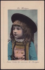 画像1: フランスアンティークポストカード*ブルターニュの民族衣装の女の子 (1)