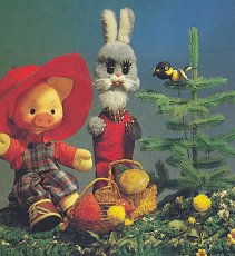 画像1: ロシアvintage postcard＊ウサギとブタさんモミの木でハイキング小鳥も一緒に (1)