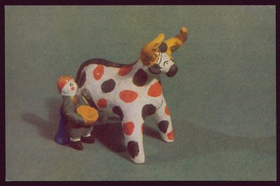 画像1: ロシア vintage postcard フォークロア牛の乳搾り,人形